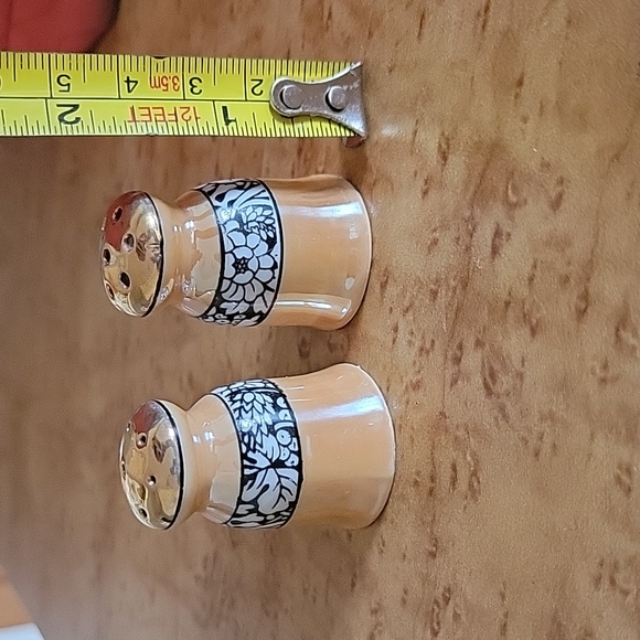 Vintage Salt and Pepper Shakers Lusterware - Picture 5 of 8